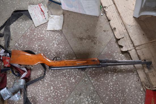 缉枪又有新战果 居民主动上缴高压气枪