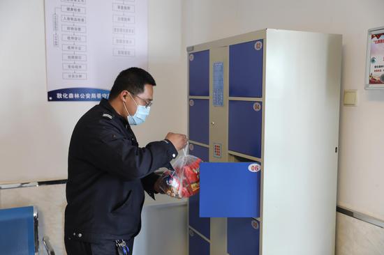 吉林省敦化森林公安局看守所里的"外卖小哥"