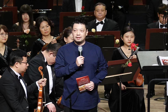 本场是交响乐专场,由青年指挥家孙鹏执棒,青年古筝演奏家苏畅,青年小