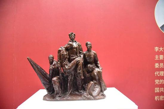 "奋斗百年路,启航新征程暨百件红色雕塑作品展"开展