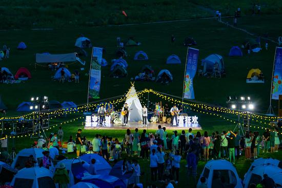 清凉胜境诗画松江万科松花湖度假区第六届山地帐篷露营节举行