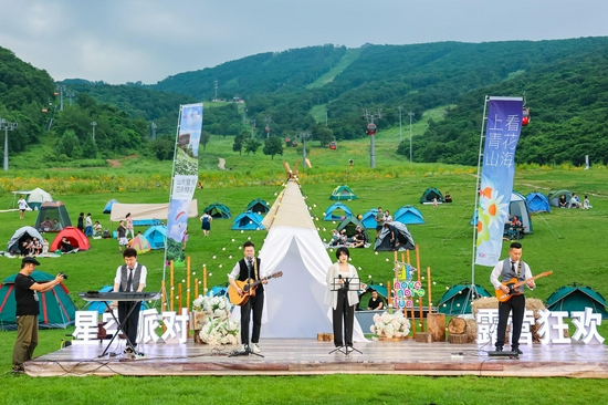 清凉胜境诗画松江万科松花湖度假区第六届山地帐篷露营节举行