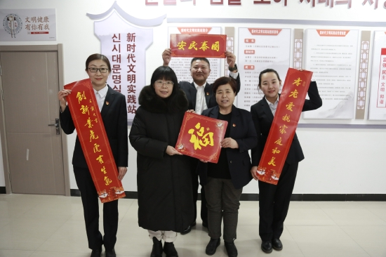 延吉市新时代文明实践中心开展迎新春送对联活动