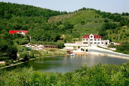 龙泉湖山庄