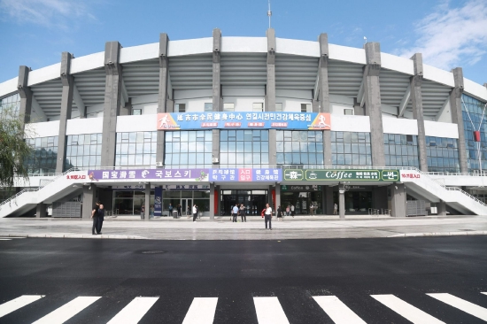 延边州庆特别报道延吉市全民健身中心竣工并正式开放