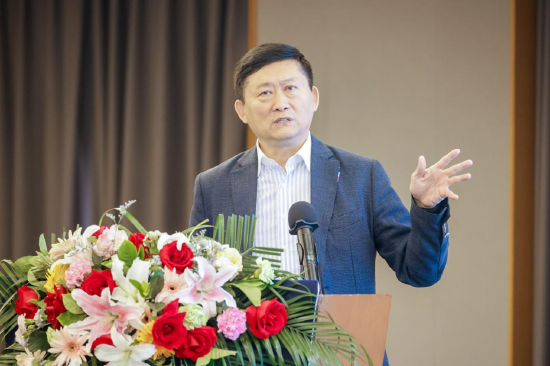 张劲松教授介绍飞秒白内障手术原理