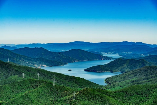 滑雪场的夏天万科松花湖度假区让惊喜在自然中发生唤醒对生活的向往