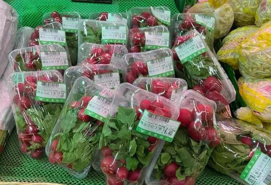 亚泰超市实行小包装打包的各类蔬菜