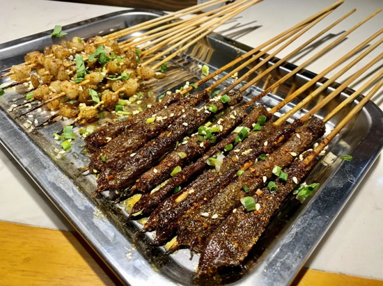 烤连铁!同样推荐的还有珲春这里极具地方特色的烧烤.