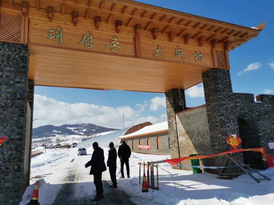 延边州法院院长庾成日到和龙市龙城镇大成村视察慰问