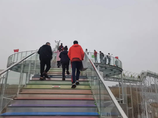 春来长春长春北湖公园玻璃廊桥开启网红打卡模式