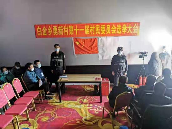 近日,龙井市白金乡三个行政村先后召开第十一届村民委员会选举大会.