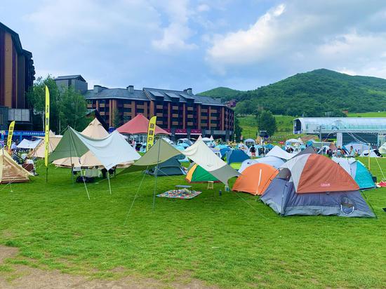 清凉胜境诗画松江万科松花湖度假区第六届山地帐篷露营节举行
