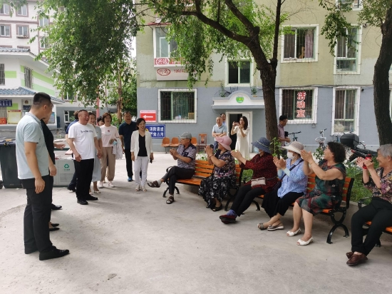 延吉市政协委员会城建组委员走进长海社区开展"我为群众办实事"为居民