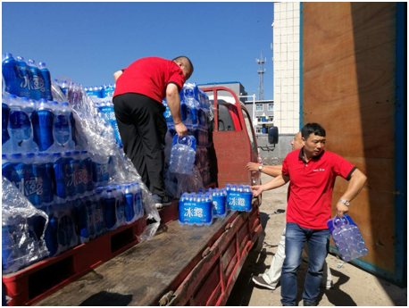 患难相恤 守望相助—240000瓶可口可乐"冰露"水送往灾区