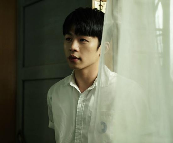 导演选择李鸿其出演林格,是因为觉得他在《缝纫机乐队》中的表演"爆发