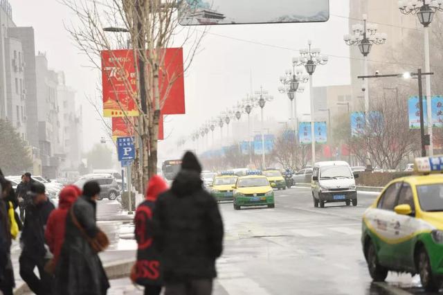 松原市已经下雪 并发布道路冰雪蓝色预警