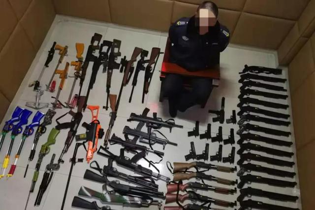 新万博manbetx下载app市警方侦破特大网络贩枪案件 缴获枪支80余支
