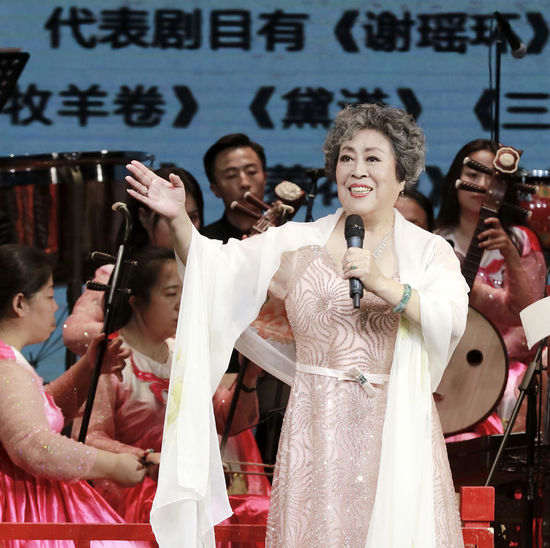 郑桂芳老师这次是回家,回到长春,回到长春评剧院,回到朝思暮想的舞台