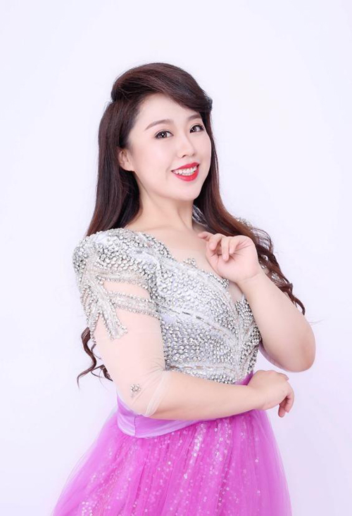 青年女高音歌唱家 周婷