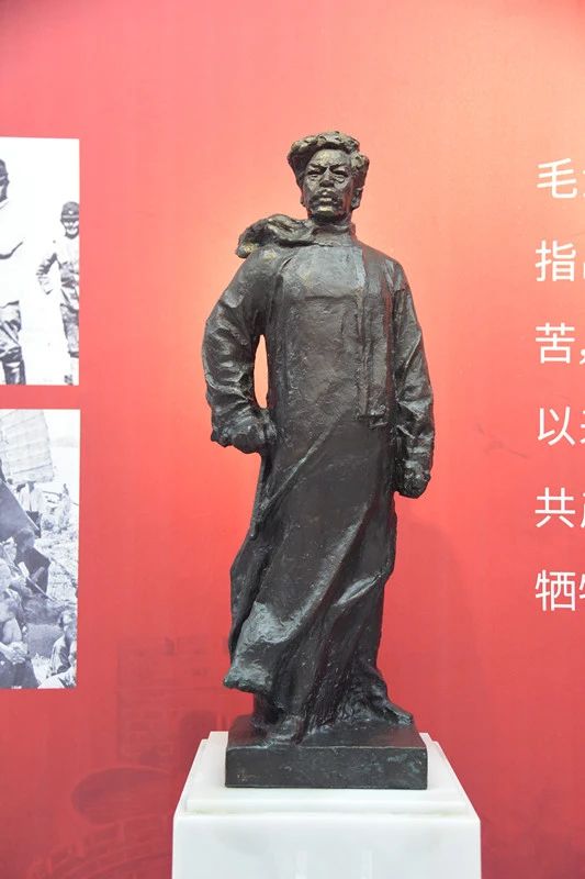 《闻一多》王克庆