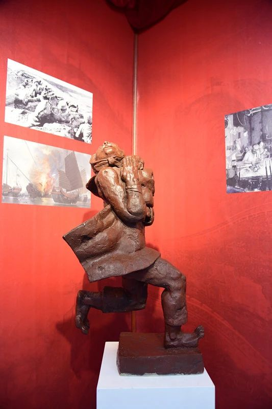 "奋斗百年路,启航新征程暨百件红色雕塑作品展"开展