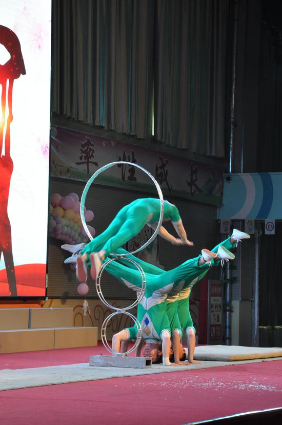 "喜迎建国七十周年,迎六一" 杂技魔术进校园精品演出活动走进长春东师