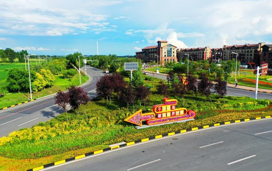 在劝农大街,由12个特色景点组合成的7.