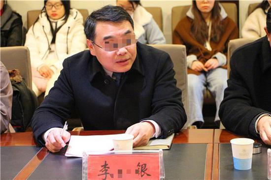 高校副校长出轨女生致流产 男方姐姐:曾欲举报弟弟