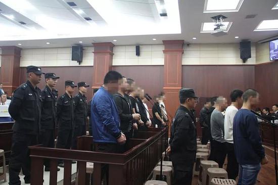 江西高调宣布出狱不思悔改的黑老大受审