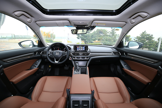 东风本田inspire,迈腾,帕萨特狭路相逢