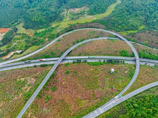 航拍江西金溪阡陌交通路畅景美画中行图