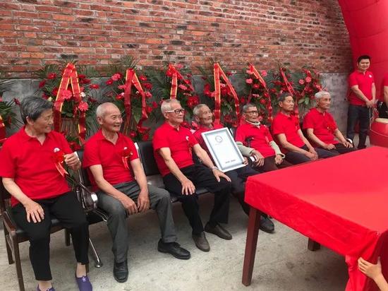 新余"七兄妹子孙后代最多"获世界纪录