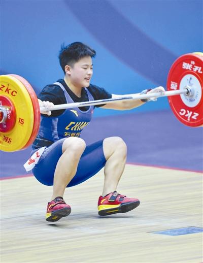 全运会女子举重63公斤级江西运动员黄婷因伤退赛