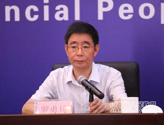 委宣传部副部长,省政府新闻办主任罗勇兵(文颖 摄)