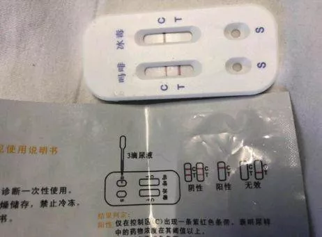 4月24日,警察为周女士做尿检时,尿检片冰毒格显示为阳性.