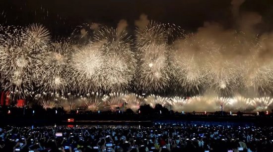 陶博城邀你来看烟花啦10月17日陶博城开业当晚炫彩焰火点亮瓷都夜空