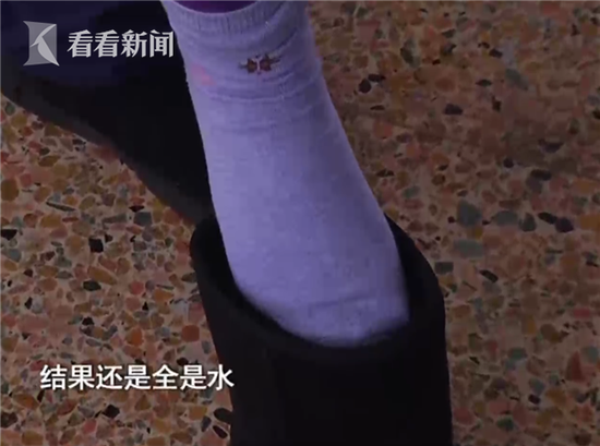 大雪天学生鞋袜湿透 老师自掏腰包买100双棉袜送温暖