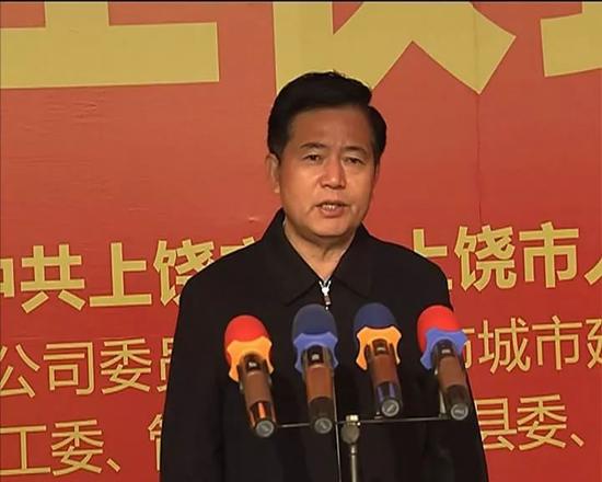 在活动现场,马承祖宣布项目开工.