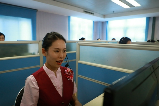 探访铁路12306客服高手每天接听电话超300个善于长话短说