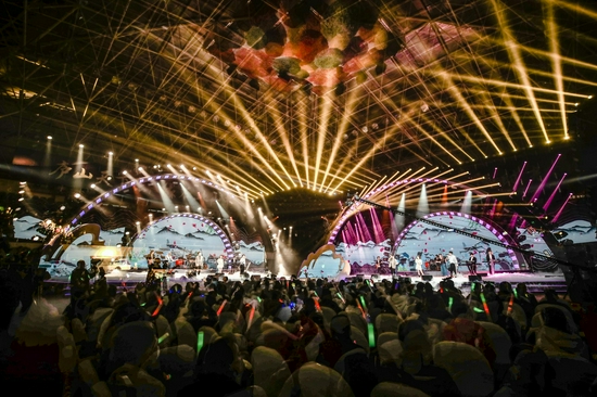 爱在庐山浪漫时光群星演唱会唱响第二届庐山国际爱情电影周