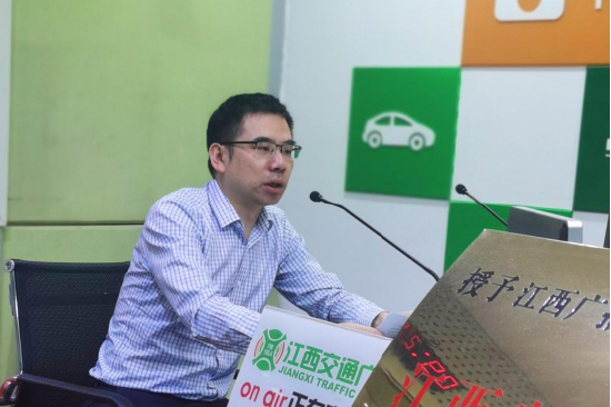 江西裕民银行副行长郑徐兵做客江西交通广播直播室节目