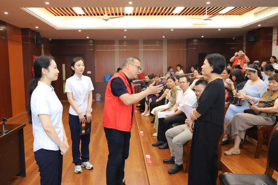 吉安金融监管支局联合相关部门赴县老年大学开展防非知识宣传