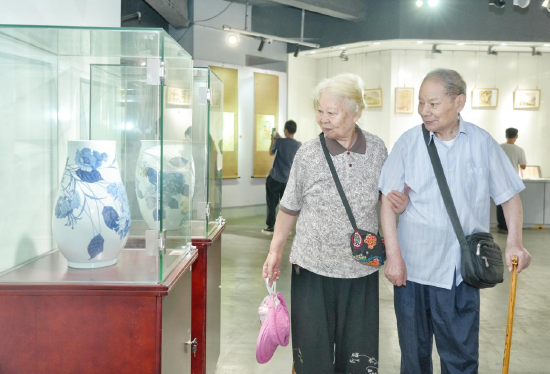 《景德镇陶瓷大学1960级原美术系校友毕业60周年汇报展》展出现场