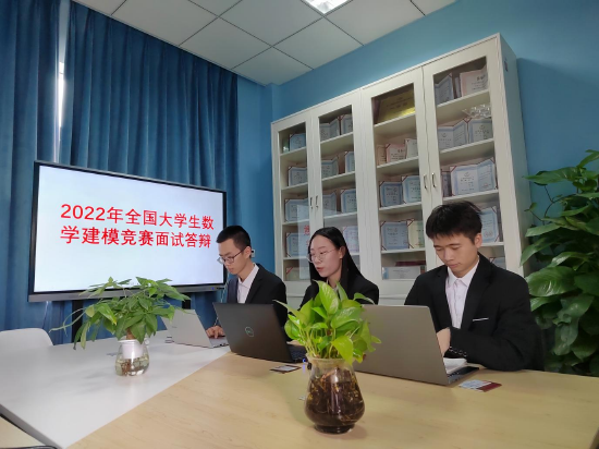 最高奖获奖团队正在接受全国组委会组织的线上面试答辩