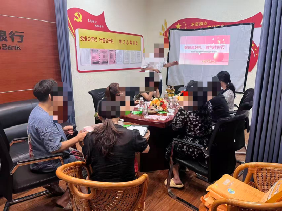 （图二，讲解场景，拍摄人：邱玲玲）