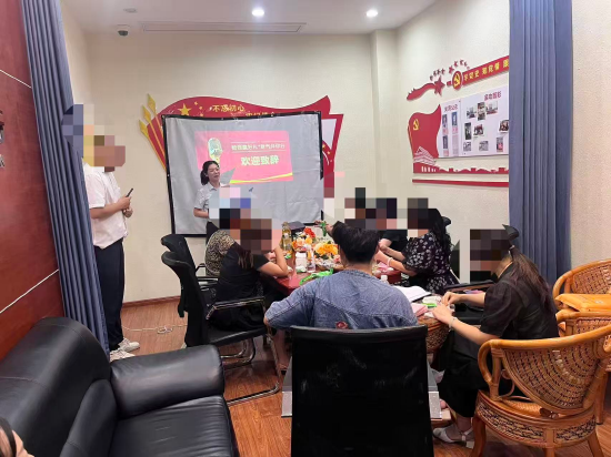 （图一，致辞场景，拍摄人：邱玲玲）