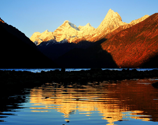 日照金山-国王的宝座(巴松措景区)