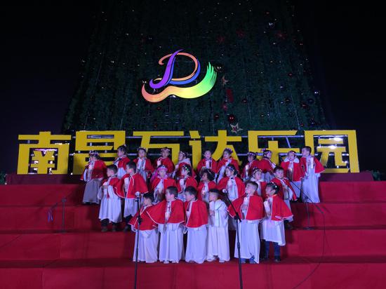 "南昌万达乐园-圣诞点灯仪式",让我们一起感受这神圣梦幻又快乐的夜晚