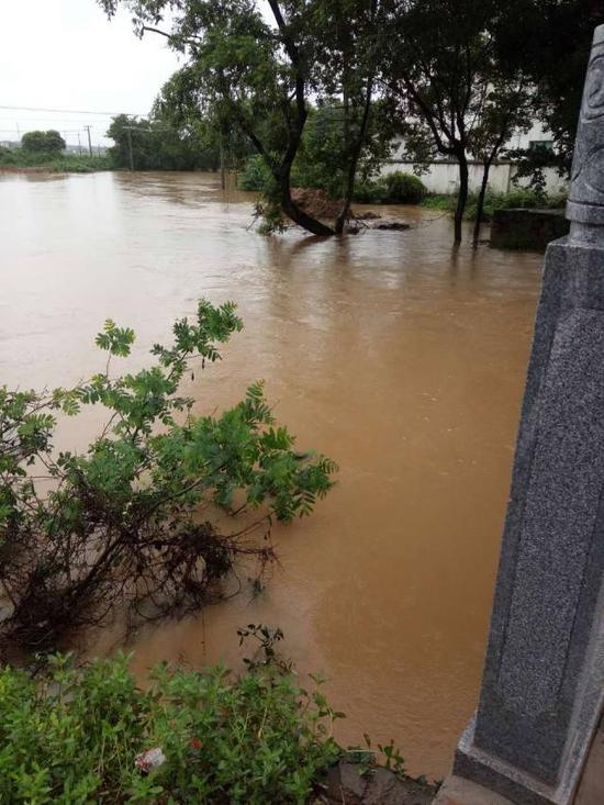 这是···   曾经美丽的古镇婺源   (来源人民电视航拍江西) 上饶